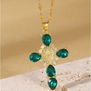 Gold Chain Necklace with green Gemstone Pendant 15.74 inches